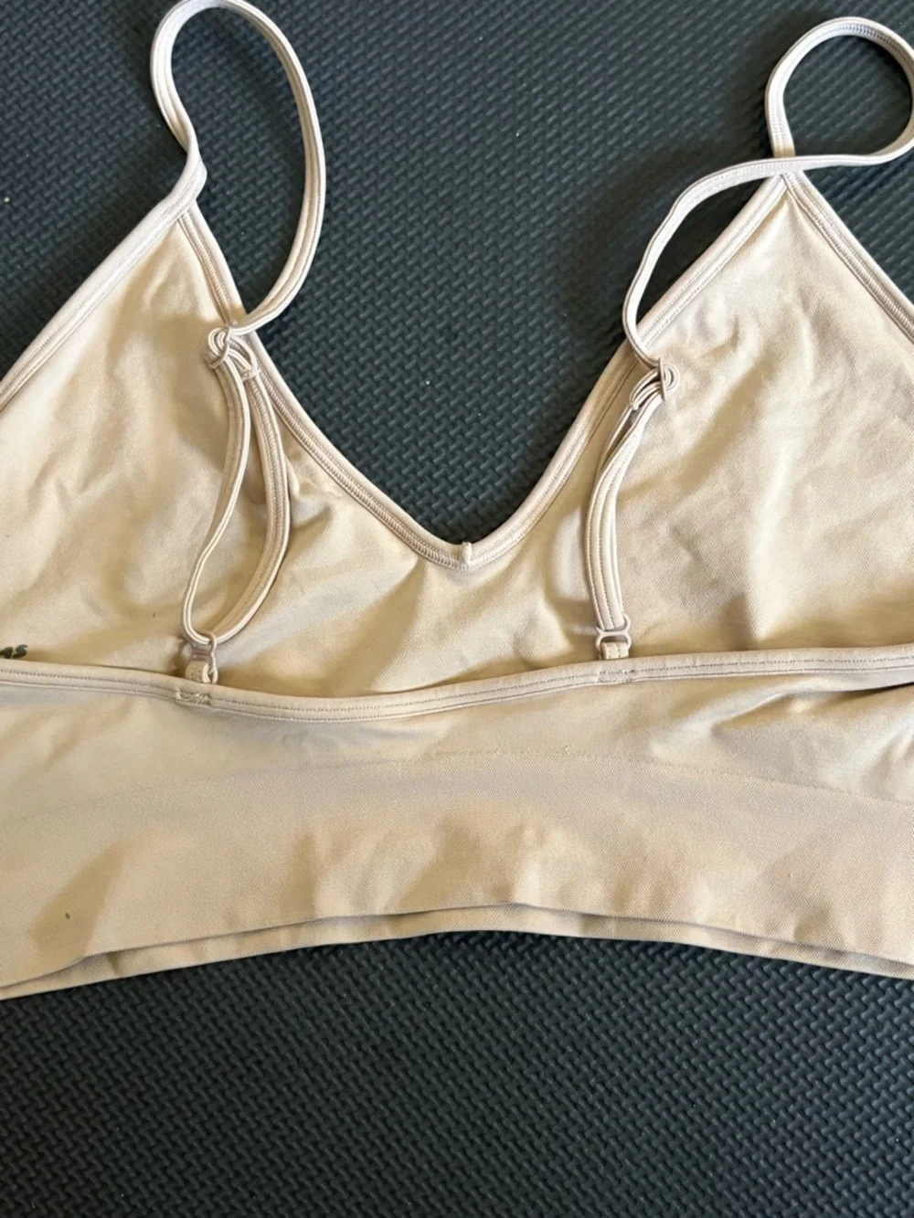 SKIMS Fits Everybody Light Nude V-Neck Seamless Sculpt Bra Size 3X - Picture 3 of 4